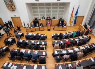 „Schlusslicht unter den Bundesländern“: Scharfe Debatte im Saar-Landtag über Wirtschaft