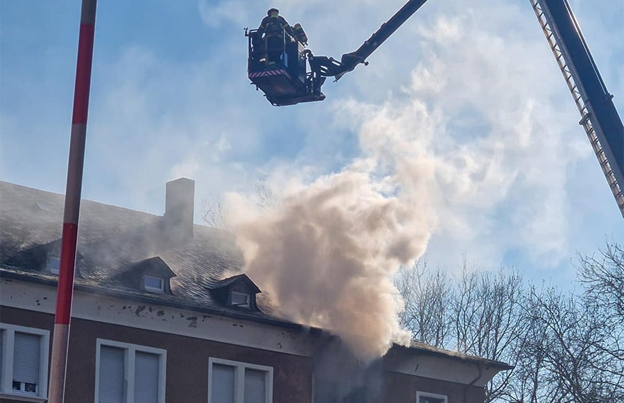 Nach-Brand-in-Mehrfamilienhaus-67-j-hriger-Bewohner-stirbt-in-Klinik