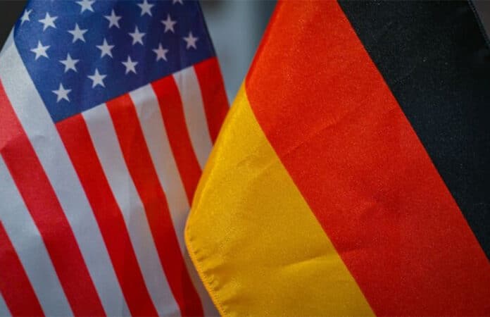 Die Flaggen von Deutschland und der USA