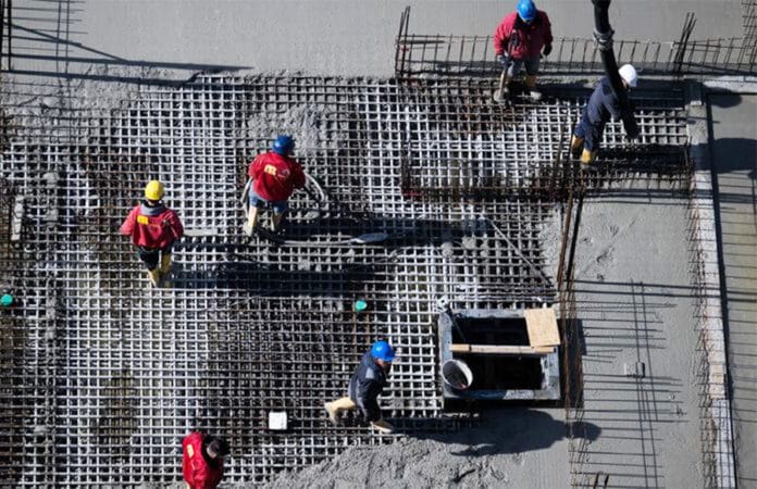 Arbeiter beim Hausbau