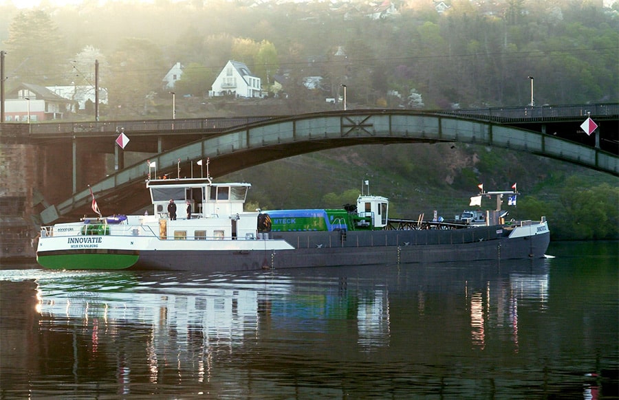 Schiff bei Koblenz auf dem Rhein