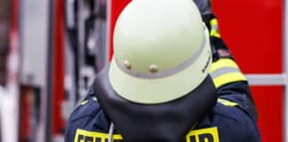 Trier: Wohnungsbrand im Schammat – Feuerwehr im Einsatz Ein Feuerwehrmann im Einsatz