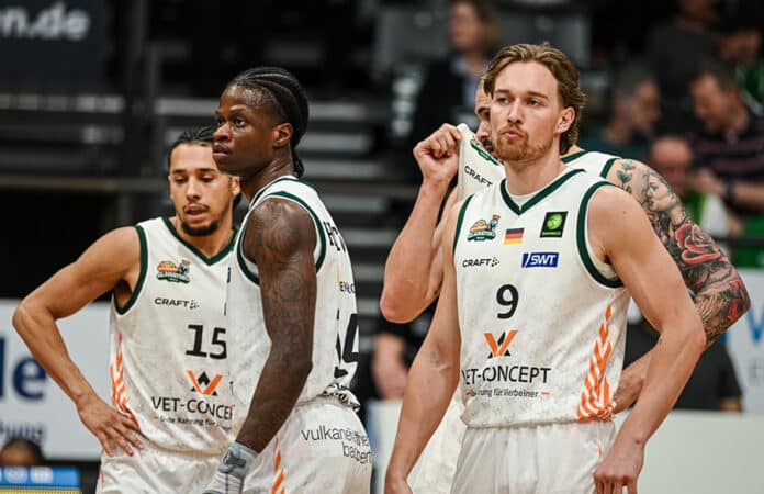 Spielszene Gladiators Trier gegen Vechta II in der 2. Basketballbundesliga