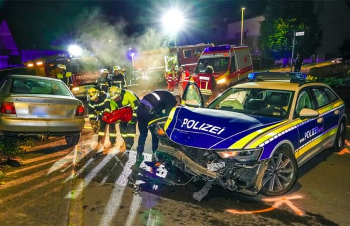 Beschädigter Polizeiwagen in Rhaunen (Kreis Birkenfeld)
