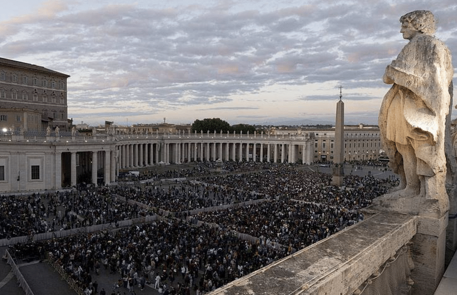 Wei-er-Rauch-im-Vatikan-Leo-XIV-ist-der-neue-Papst-erster-US-Amerikaner