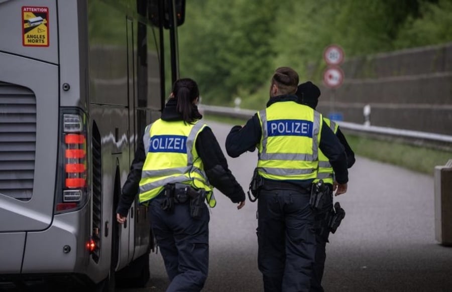 Festnahme-im-Reisebus-Bundespolizei-schnappt-Gesuchten-an-der-Luxemburger-Grenze