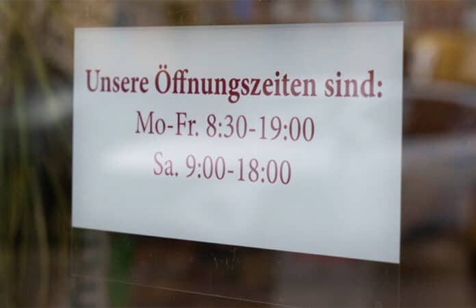 Schild Ladenöffnungszeiten