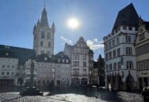 Vape-Welle an der Mosel: So geht Trier mit dem neuen Lifestyle um Historischer Hauptmarkt in Trier mit Steipe bei Sonnenaufgang – geplanter Standort des Welterbe-Erlebniszentrums (Foto: lokalo.de)