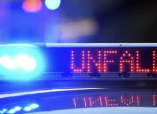 Autofahrer verliert Kontrolle: Drei Schwerverletzte