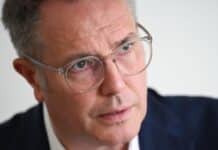 Schweitzer will einheitliches Deutschlandticket mit Passfoto