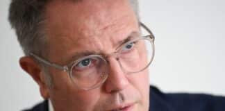 Schweitzer will einheitliches Deutschlandticket mit Passfoto