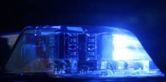Alkoholfahrt auf B50: PKW landet auf Dach in Straßengraben – Fahrerin ins Krankenhaus