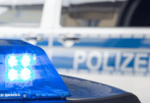 Altrich: Schulbus-Unfall fordert glücklicherweise keine Verletzten Blaulicht auf Polizeiwagen