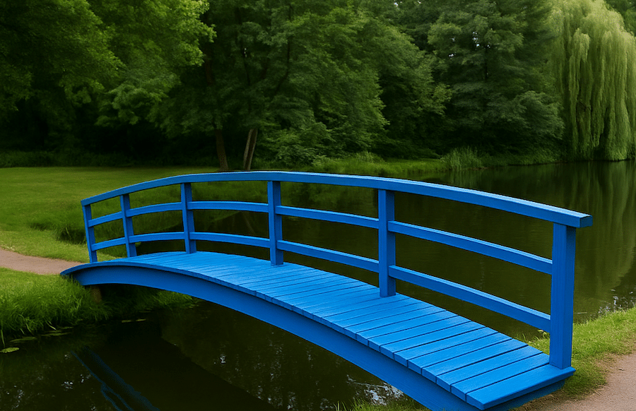 Hermeskeil-Unbekannte-streichen-Br-cke-im-Stadtpark-heimlich-blau-Polizei-ermittelt