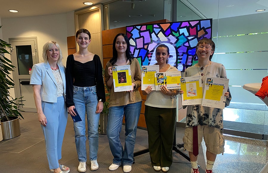 Schweich-Sch-lerin-des-SAG-Schweich-ist-Bundessiegerin-bei-jugend-kreativ-