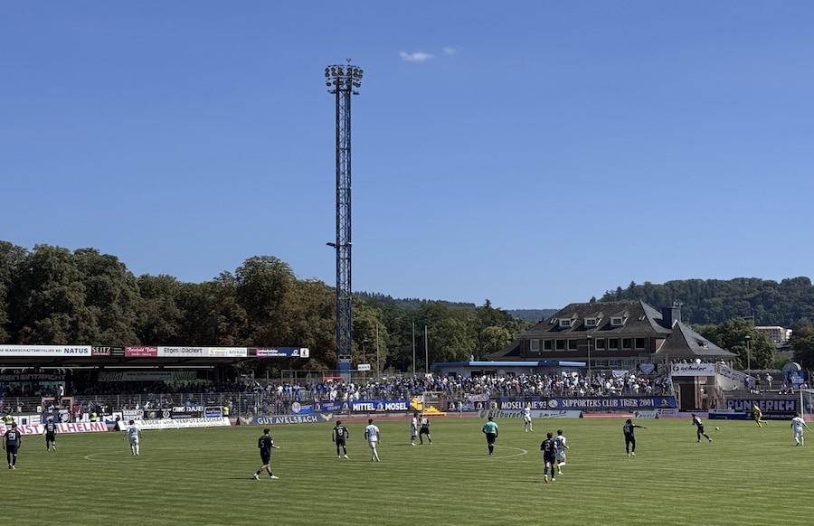 Eintracht-Trier-feiert-Heimpremiere-3-2-Sieg-gegen-SG-Barockstadt-nach-packendem-Schlagabtausch