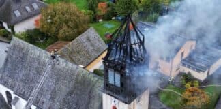 Kirche nach Brand weiter gesperrt: Ursache bleibt offen