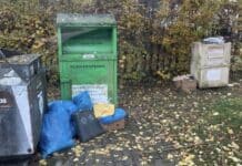 Illegale Abfallbeseitigung in Bausendorf: Müllsäcke an Altkleidercontainer abgelegt