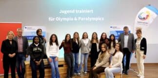 Erfolgreiche Leichtathletinnen der Blandine-Merten-Realschule Trier geehrt