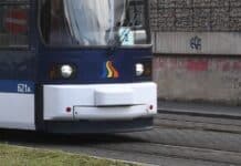 RLP: 21-Jähriger von Straßenbahn erfasst und schwer verletzt