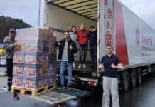 Trier: Johanniter-Weihnachtstrucker sammeln Päckchen für Menschen in Not