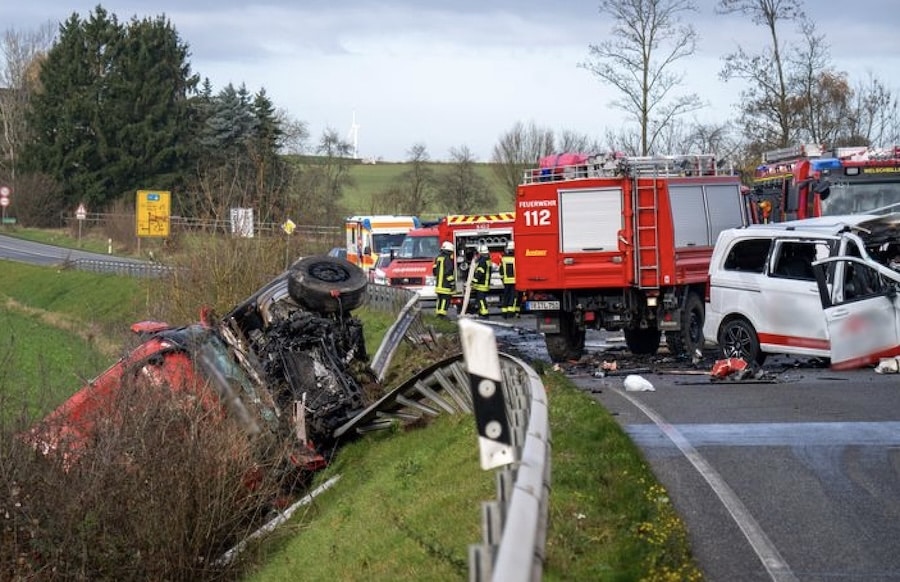 Update-Unfall-mit-vier-Toten-auf-B51-Sperrung-erst-um-3-30-Uhr-aufgehoben