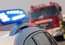 Wohnungen evakuiert: Explosion in Saarbrücken Feuerwehr- und Polizeiwagen mit Blaulicht