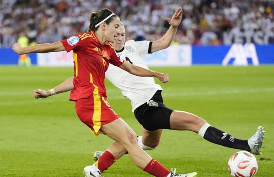 Zeit-f-r-Revanche-ber-38-500-Fans-fiebern-mit-DFB-Frauen-auf-dem-Betze