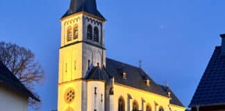 Neue Außenbeleuchtung für die Pfarrkirche in Irrhausen