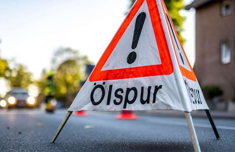 Lkw-verursacht-gro-fl-chige-lspur-im-Eifelkreis-Stra-enmeistereien-im-Dauereinsatz