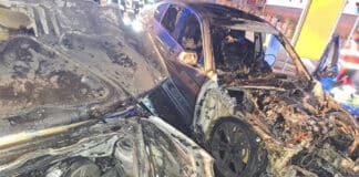 Zwei Autos in Sulzbach abgebrannt – Feuer greift auf Haus über
