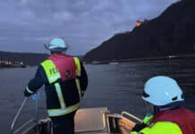 Schubverband bricht in starker Strömung auseinander – Wassereinbruch in Güterschiff