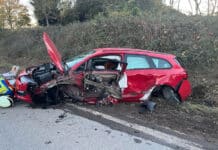 Frontal-Crash im Gegenverkehr: Drei Schwerverletzte auf der B271