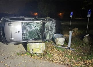 Auto überschlägt sich – Insassen flüchten zunächst