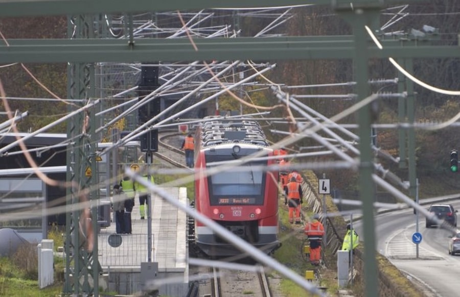 Zerst-rte-Bahnstrecke-So-wurde-die-Ahrtalbahn-seit-der-Flut-wieder-aufgebaut