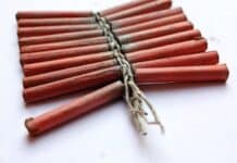 Region: „Kleine Feuerteufel“ (13) ermittelt — Kleidercontainer mit Böllern angezündet