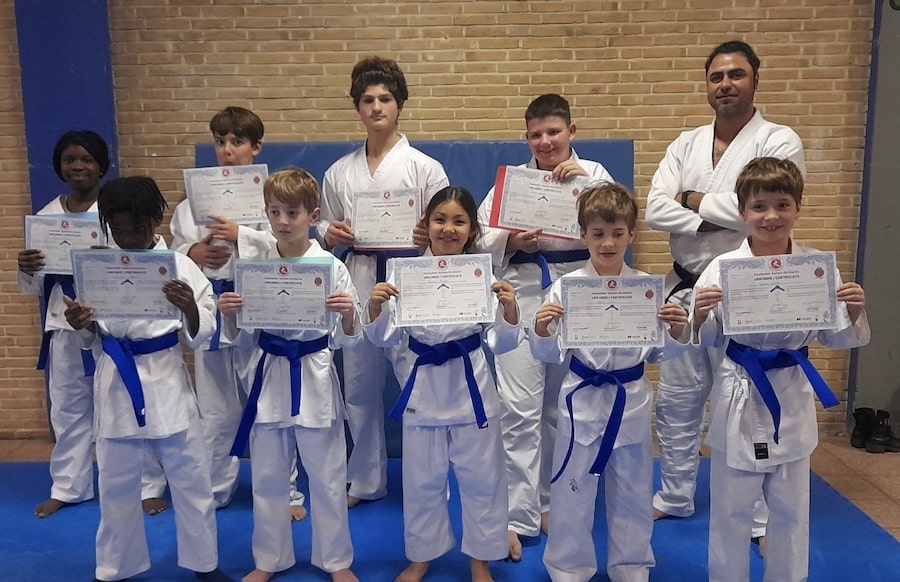 Trier-Pr-fungs-und-Verleihungszeremonie-im-Projekt-Box-Club-Nord-