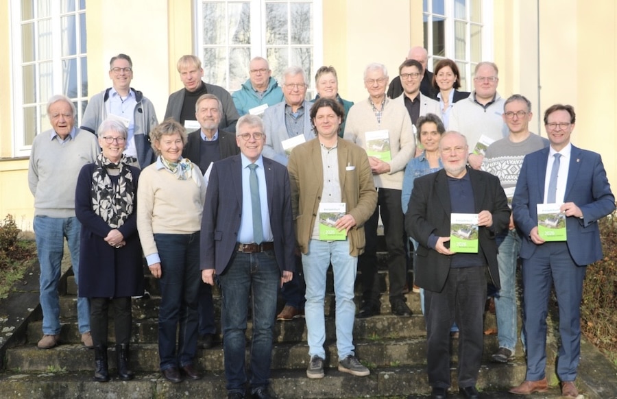 Neues-Kreisjahrbuch-f-r-Bernkastel-Wittlich-Kurzweilige-Lekt-re-f-r-Jung-und-Alt