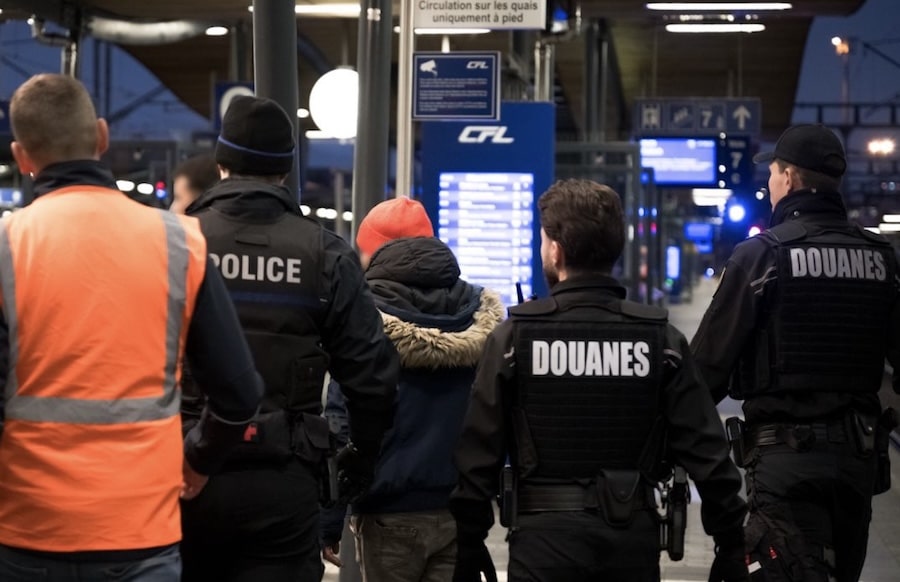 Gro-angelegte-Verkehrs-und-Drogenkontrollen-in-Luxemburg-Festnahmen-und-Verwarnungen