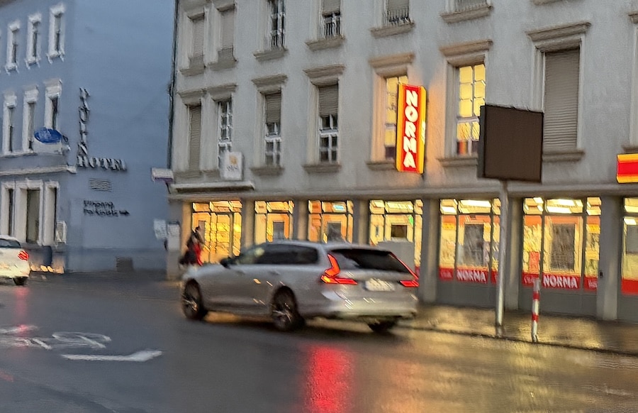 Trier-startet-KI-optimiertes-Verkehrssystem-Was-die-neuen-LED-Anzeigen-alles-k-nnen-sollen