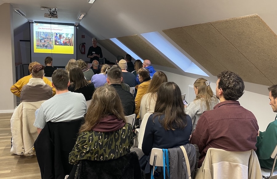 Trier-Saarburg-Treffen-in-der-Jugendbildungswerkstatt-Kinder-und-Jugendarbeit-unterst-tzen