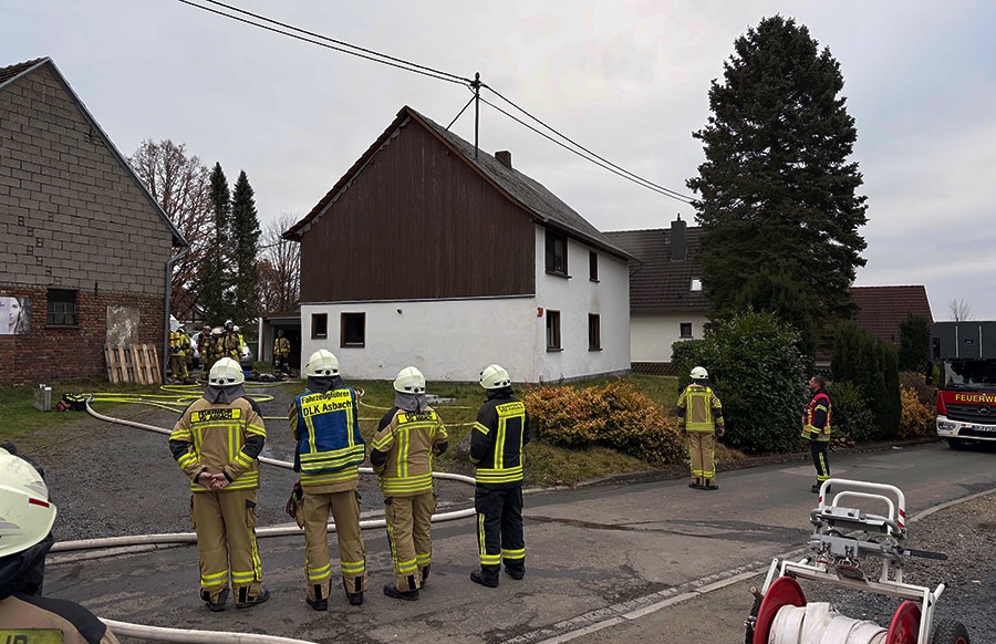 Brand-in-Wohnhaus-Feuerwehr-rettet-Katze