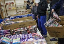 Diebe rücken mit schwerem Gerät an: Feuerwerkskörper aus Container gestohlen