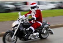 Benefiz-Weihnachtsmann stürzt mit Motorrad – fünf Verletzte
