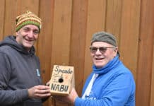 NABU-Naturschützer überreicht Spende an Wildtierzentrum Saarburg