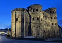 Trier: Gerüst, Tunnel, Fotoplanen – Porta Nigra startet in jahrelange Sanierung