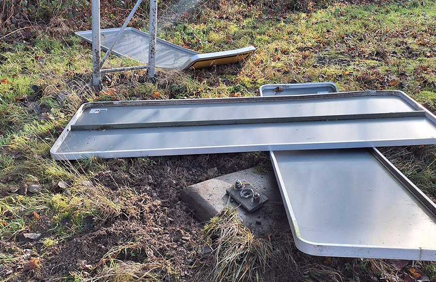 Hunsr-ck-Kollision-an-Abfahrt-Hochscheid-Unbekannter-rammt-Schilderanlage