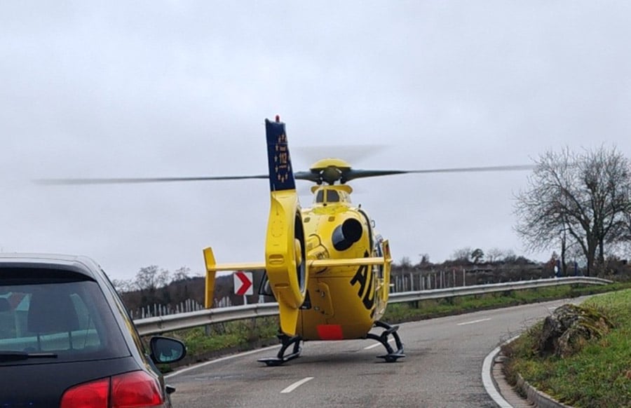 Crash-am-Geburtstag-17-j-hriger-nach-Motorradunfall-mit-Hubschrauber-in-Klinik