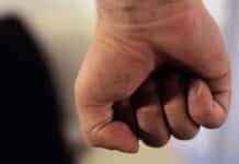 Luxemburg: Heftige Schläge auf den Kopf – Mann greift Baby auf Arm seiner Mutter an