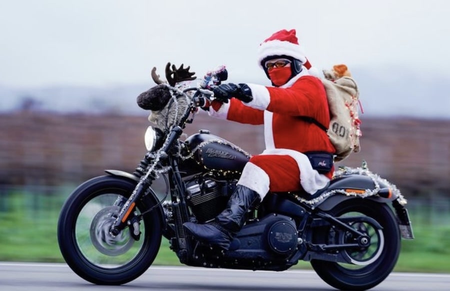 RLP-Weihnachtsm-nner-auf-Motorr-dern-sammeln-f-r-kranke-Kinder